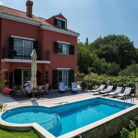 Beautiful Villa Surrounded By Greenery With Swimming Pool Gruda Exterior photo
