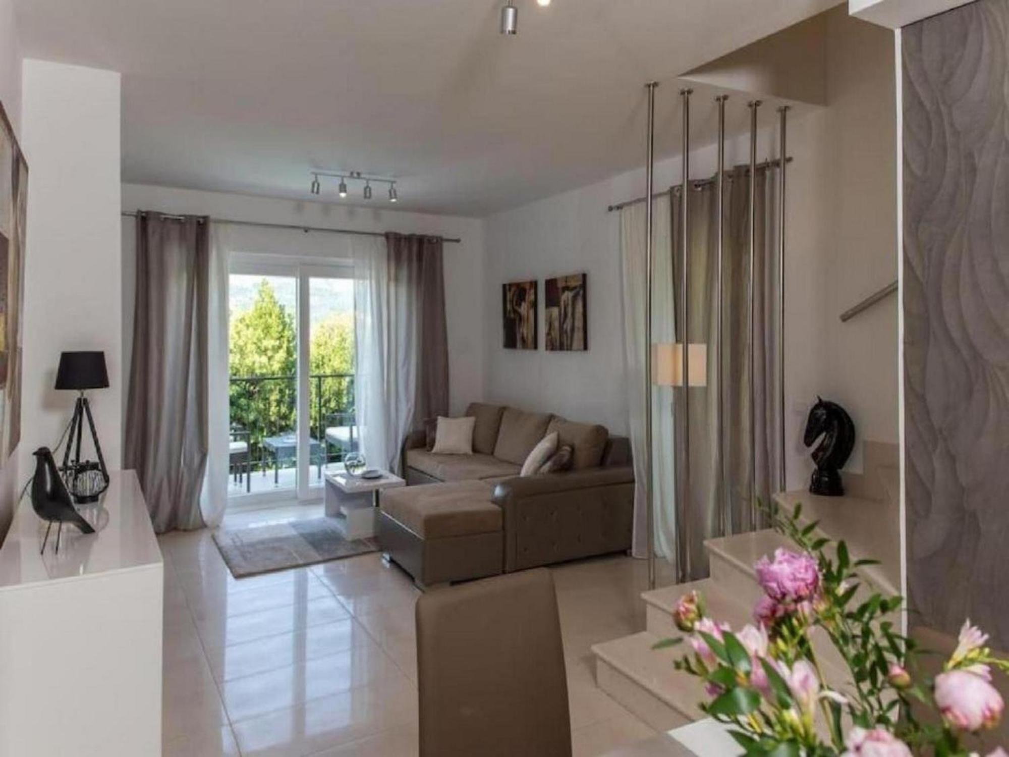 Beautiful Villa Surrounded By Greenery With Swimming Pool Gruda Exterior photo