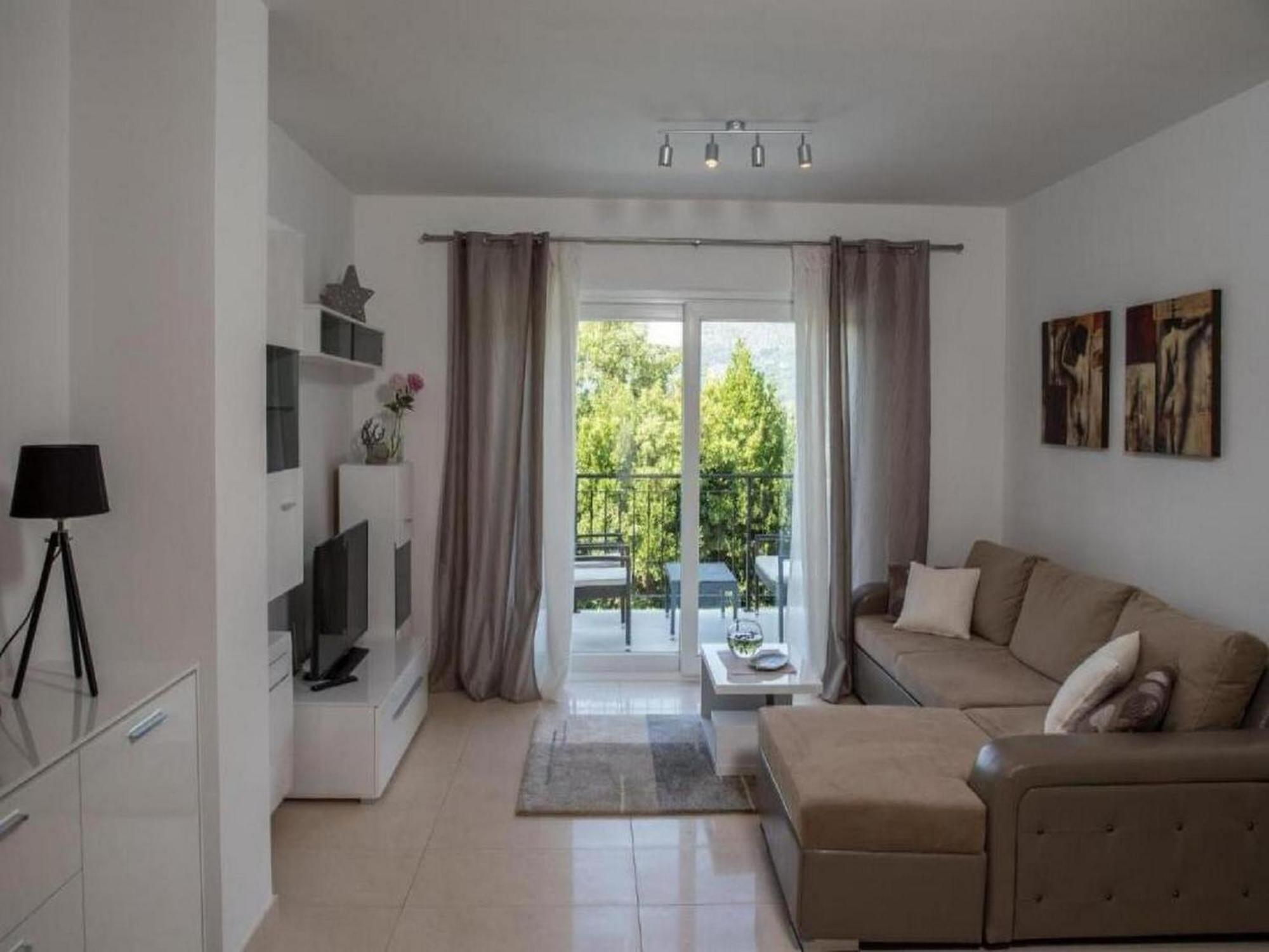Beautiful Villa Surrounded By Greenery With Swimming Pool Gruda Exterior photo