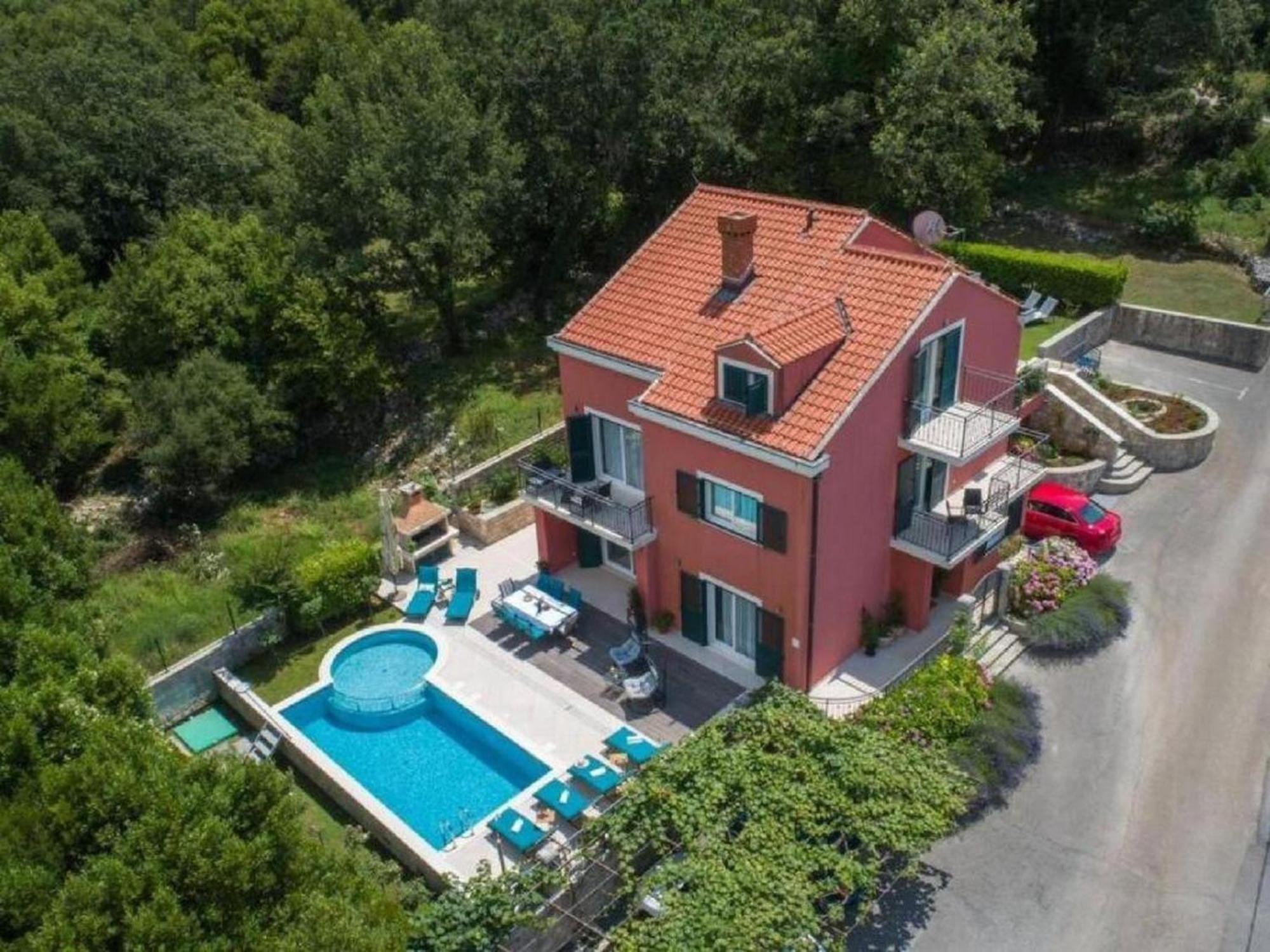 Beautiful Villa Surrounded By Greenery With Swimming Pool Gruda Exterior photo