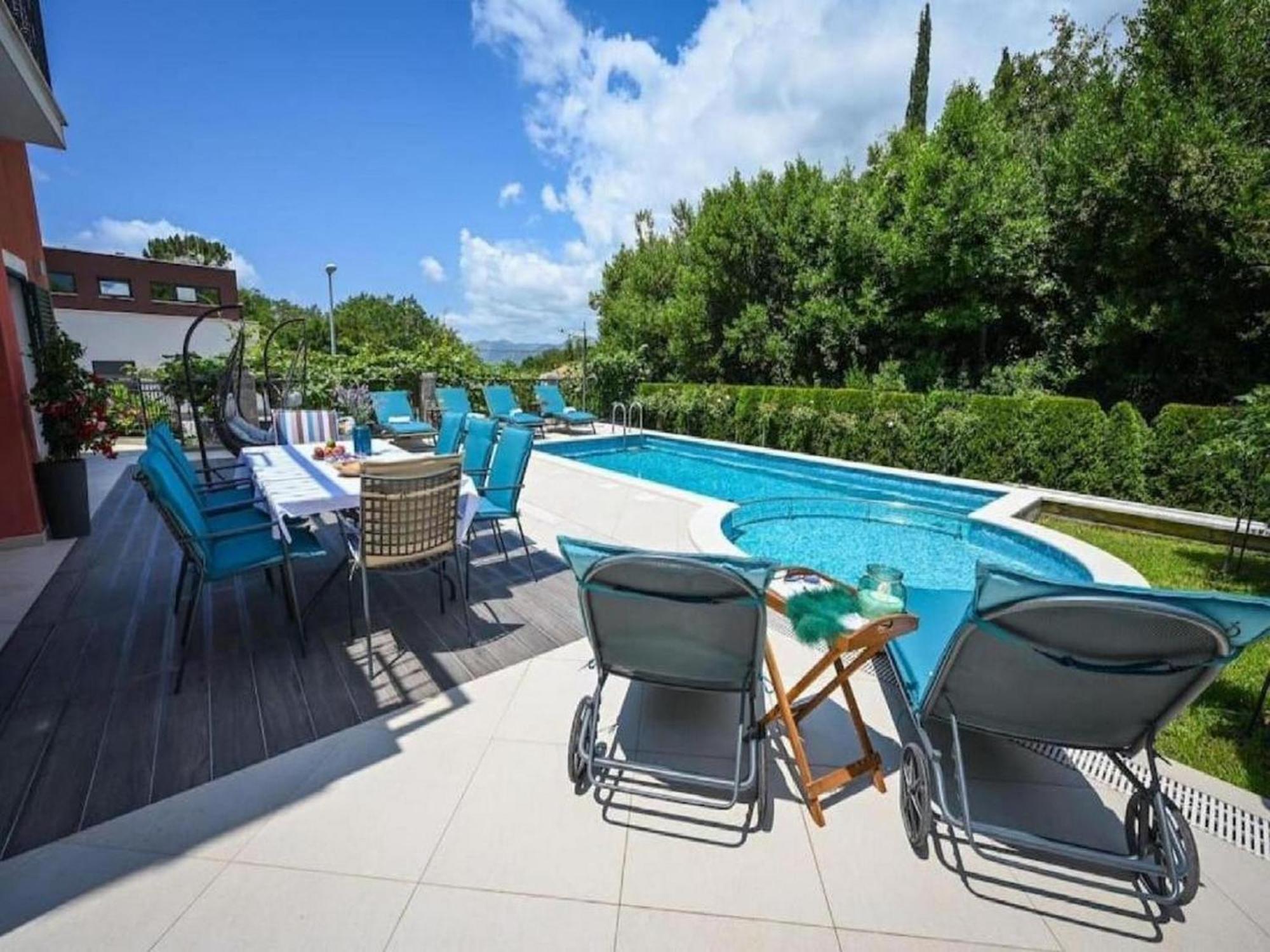 Beautiful Villa Surrounded By Greenery With Swimming Pool Gruda Exterior photo
