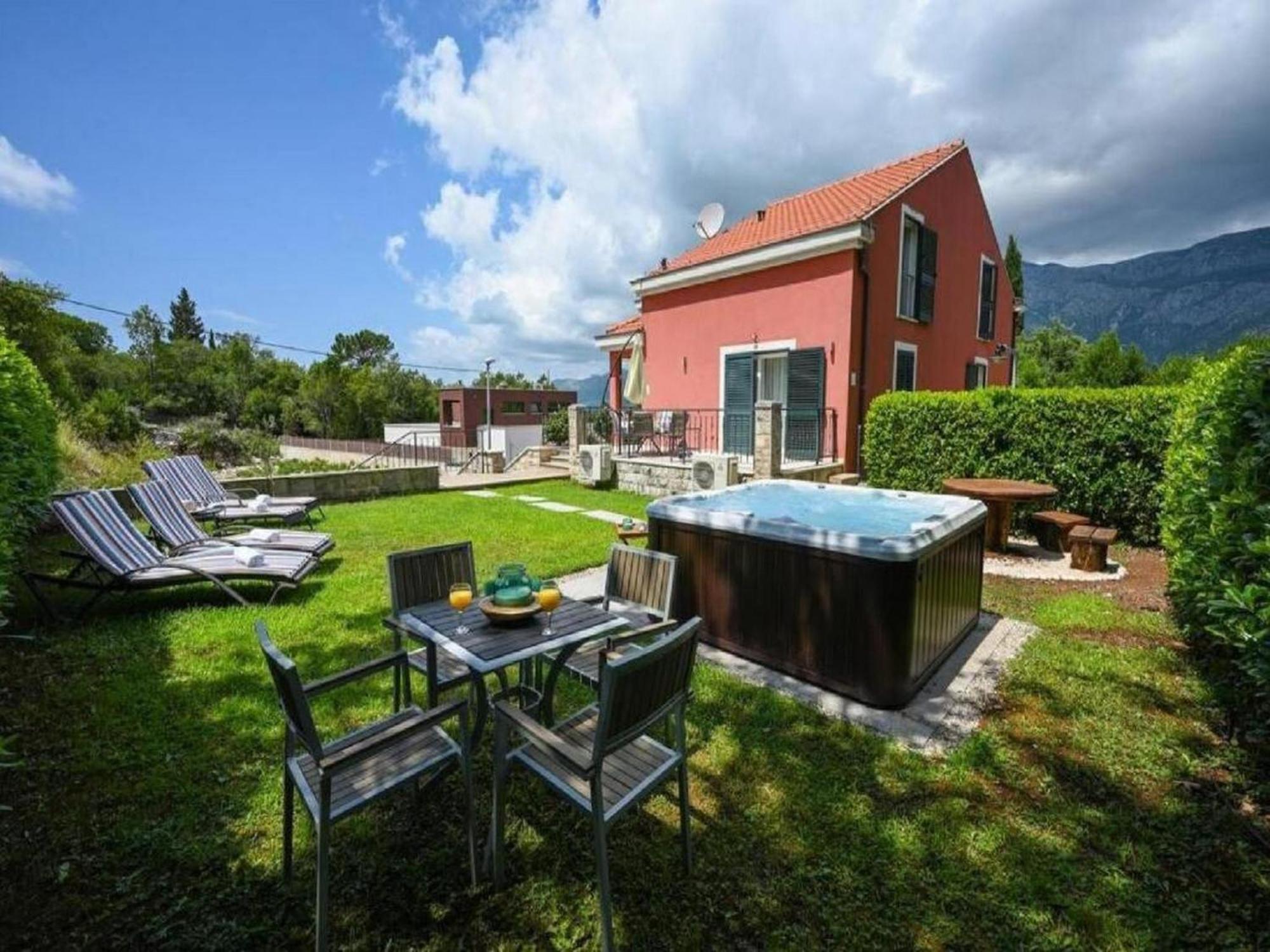 Beautiful Villa Surrounded By Greenery With Swimming Pool Gruda Exterior photo