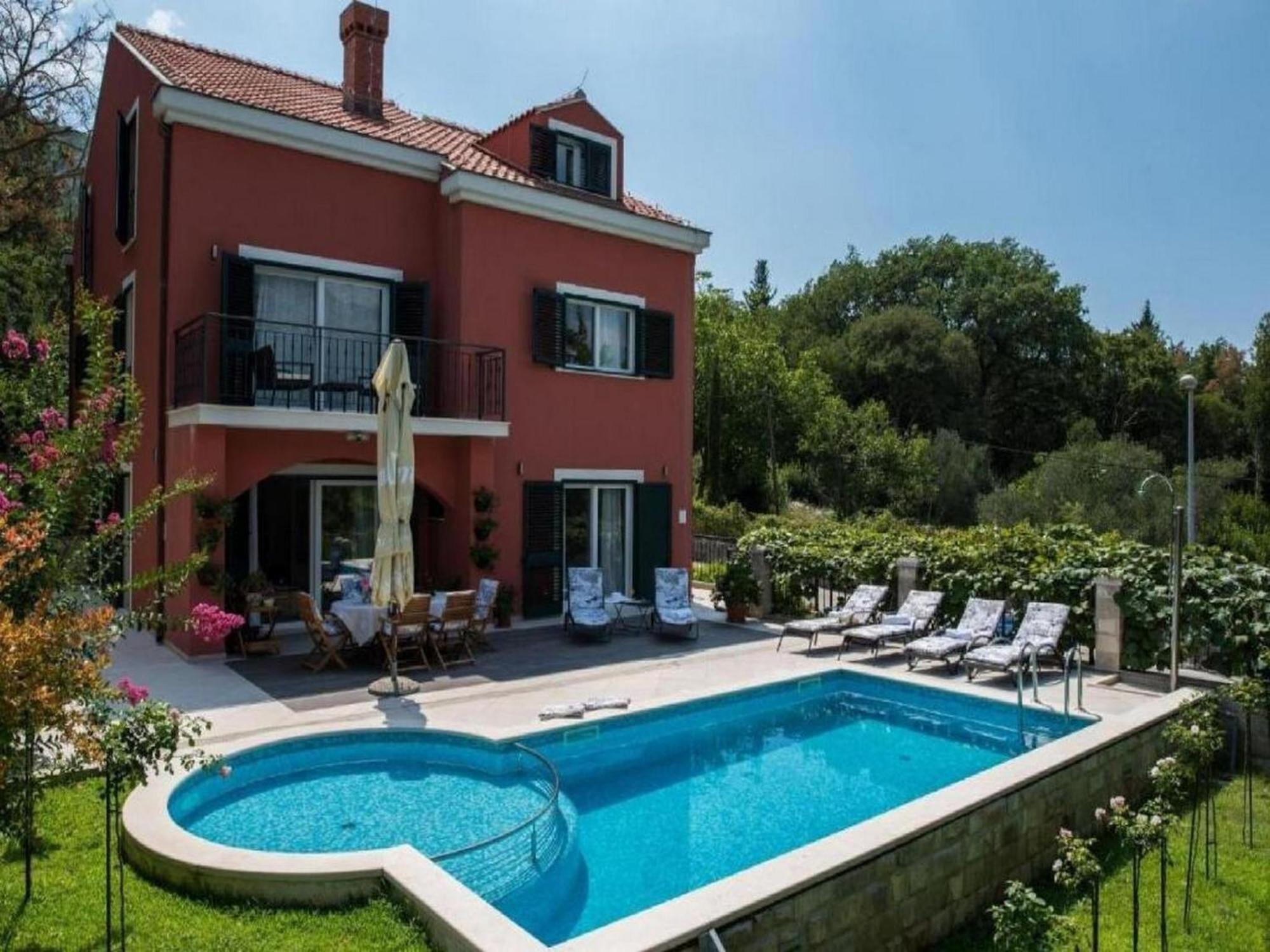 Beautiful Villa Surrounded By Greenery With Swimming Pool Gruda Exterior photo